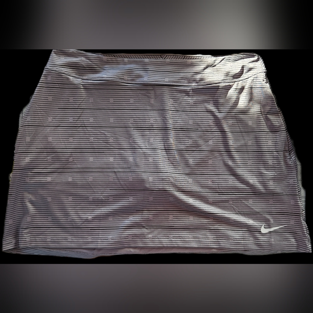 NWOT Nike Dri-Fit Gray & Black Striped Skort Skirt Size Large Womens